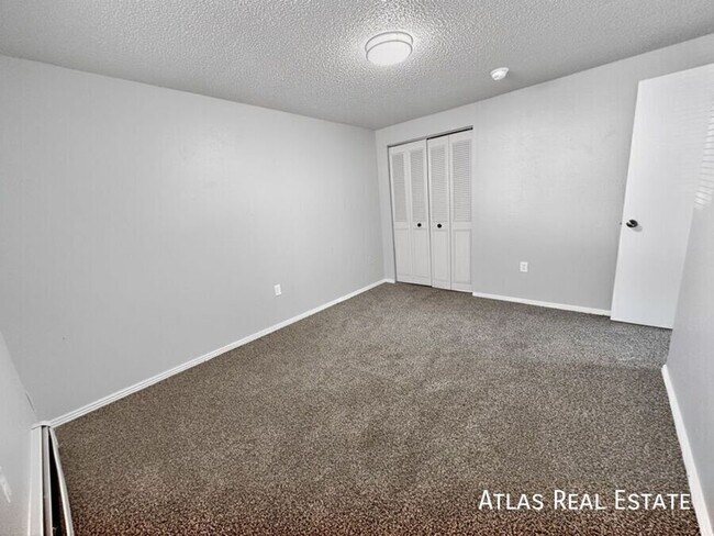 Foto del edificio - 461 El Paso Blvd