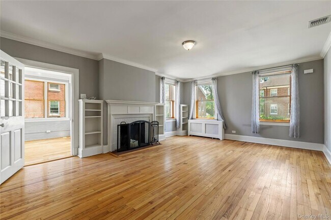 Foto del edificio - 315 Ellington Ave E