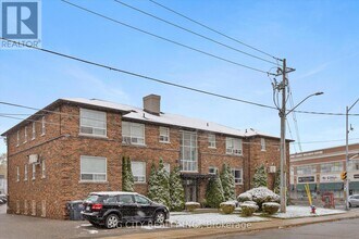 Building Photo - 342 Lakeshore Rd W