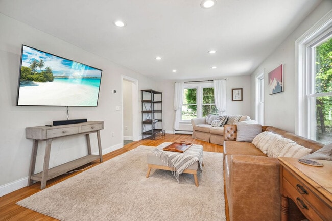 Building Photo - 550 Long John Rd