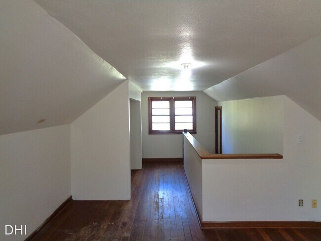 Building Photo - 2 br, 1 bath House - 300 So. 40