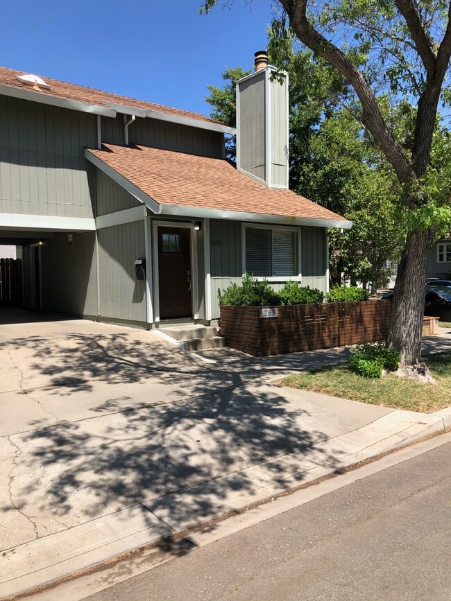 Foto del edificio - 2631-2631 V St