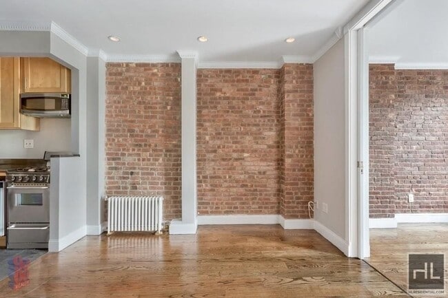 Building Photo - Tenth Avenue