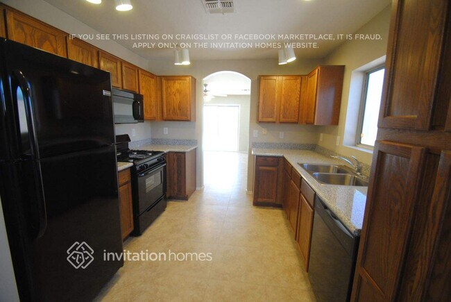 Foto del edificio - 12563 W Charter Oak Rd