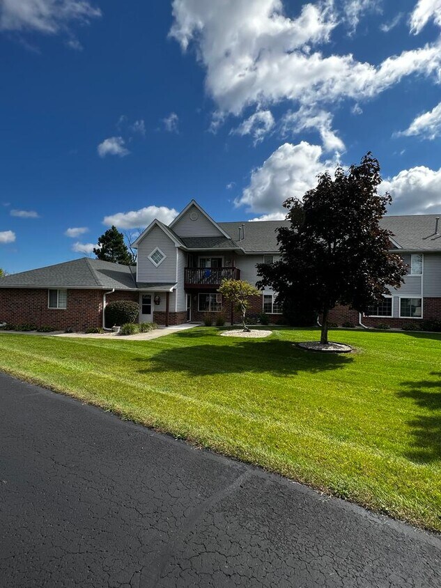 Primary Photo - 160 W Aspen Ct