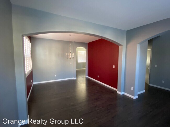 Building Photo - 4 br, 2.5 bath House - 10331 Kadumba St.