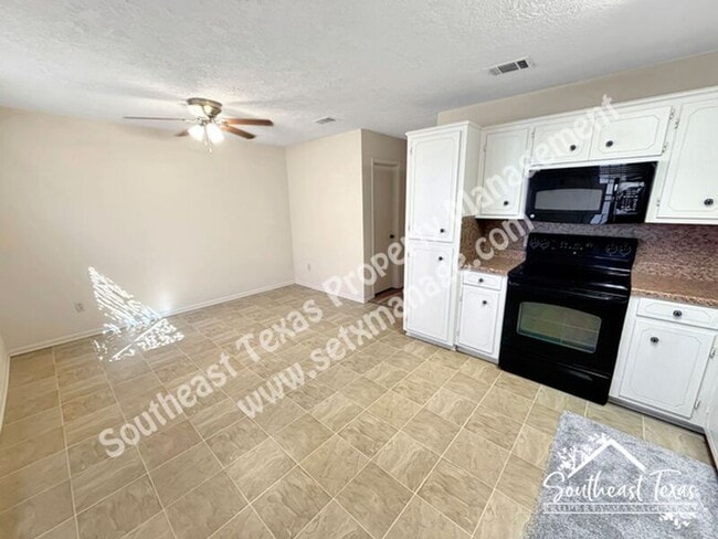 Foto del edificio - 6630 Lexington Dr