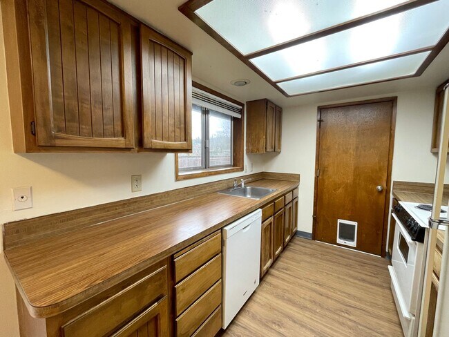 Building Photo - howad01