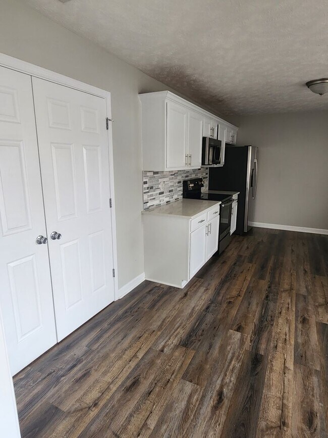 Building Photo - ACORN RIDGE