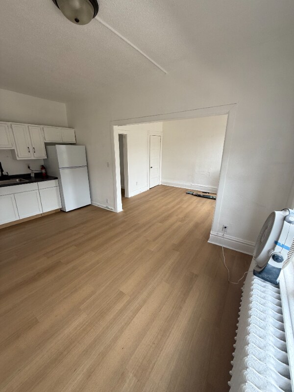 Foto del edificio - 118 E 3rd St