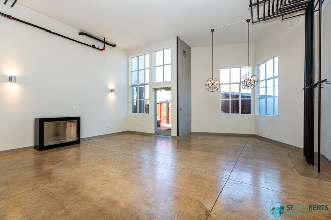 Building Photo - SoMa: Luxurious Remodeled Conversion Live/...