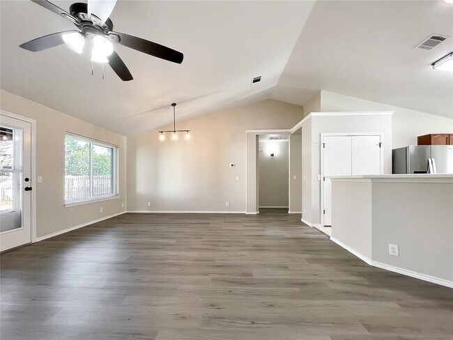 Building Photo - 1111 Red Ranch Cir