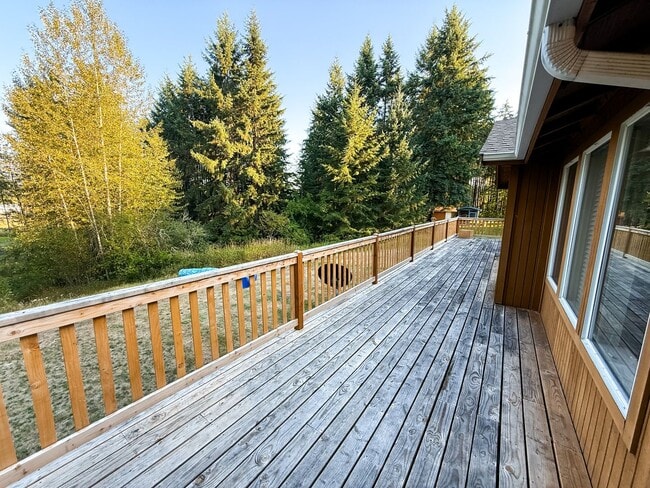 Building Photo - Gentleman Farmer dream, almost 6 Acres,