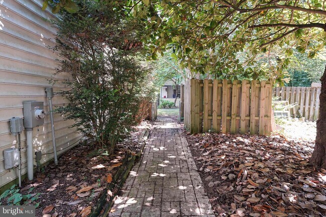 Building Photo - 6594 Quercus Dr