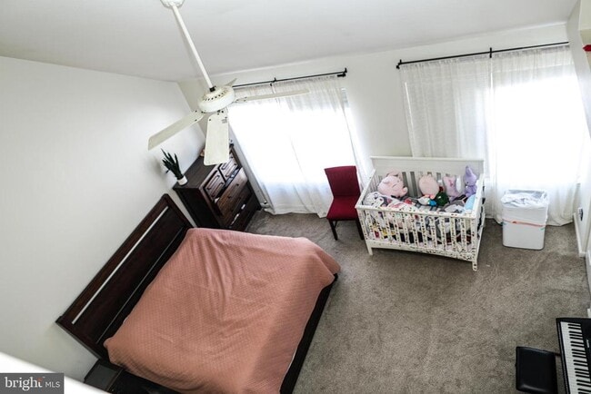 Building Photo - 3953 Hartlake St