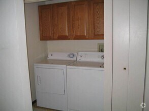 Building Photo - 8335 Fairmount Dr