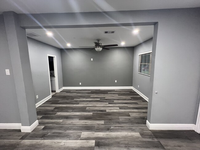 Building Photo - 317 Parkwood Dr