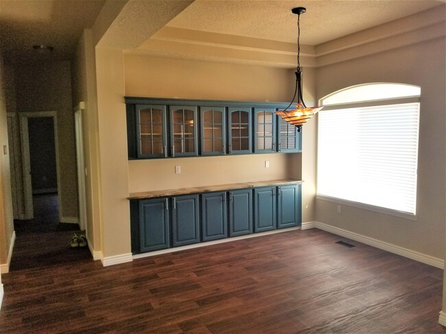 Building Photo - 1003 Heartland Dr