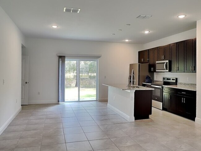 Foto del edificio - 8809 N Sandree Dr