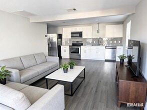 Building Photo - 813-812 Alexander St