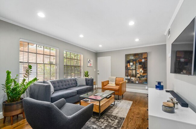 Photo - 2/2 condo downtown