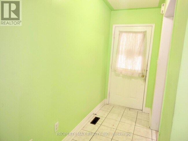 Building Photo - 144 Dells Crescent