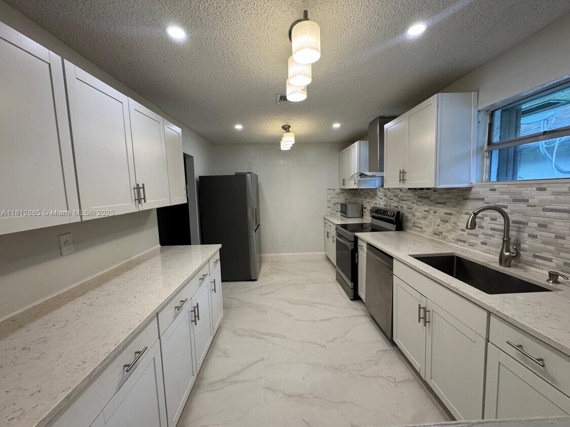 Foto principal - 1651 Van Buren St