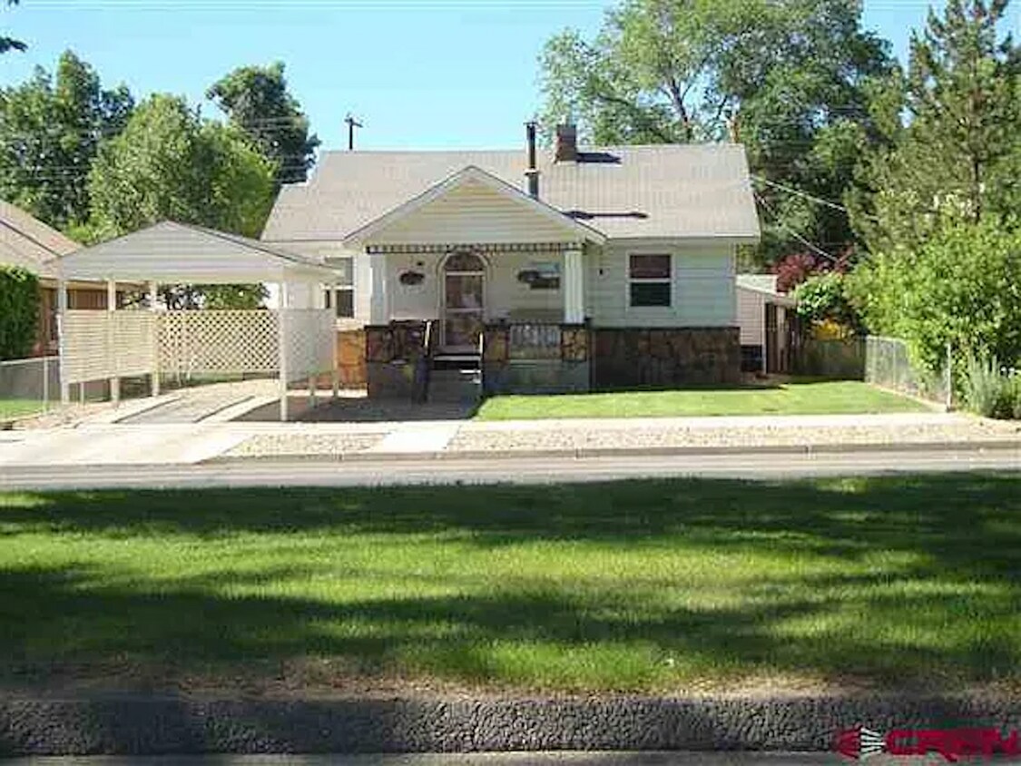 Primary Photo - 219 E Montezuma Ave