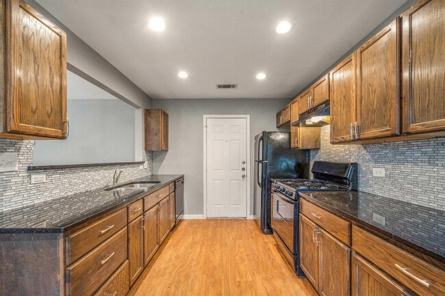 Building Photo - 16336 Edgemere Dr