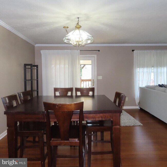 Foto del edificio - 2325 Majestic Ct