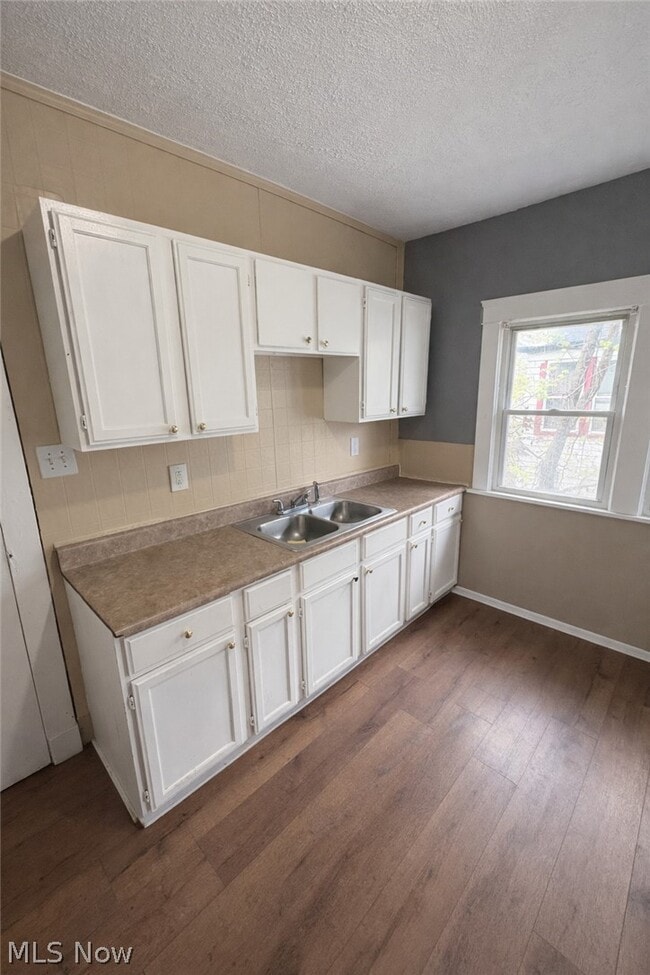 Foto del edificio - 13605 Gainsboro Ave