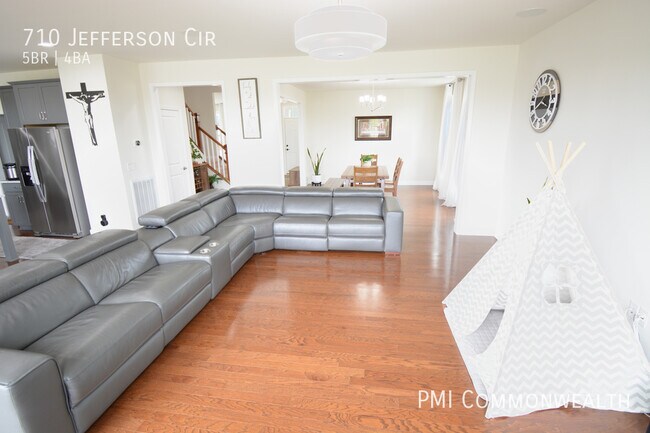 Building Photo - 5 Bed / 4.5 Bath Single Family (Available ...