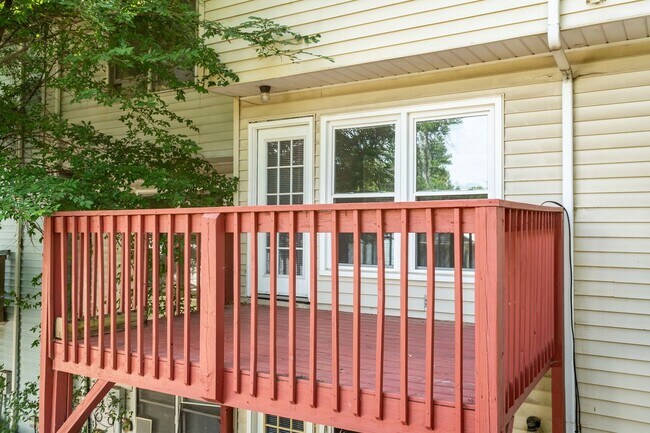 Building Photo - 3 Bedroom Townhouse Near Downtown Durham