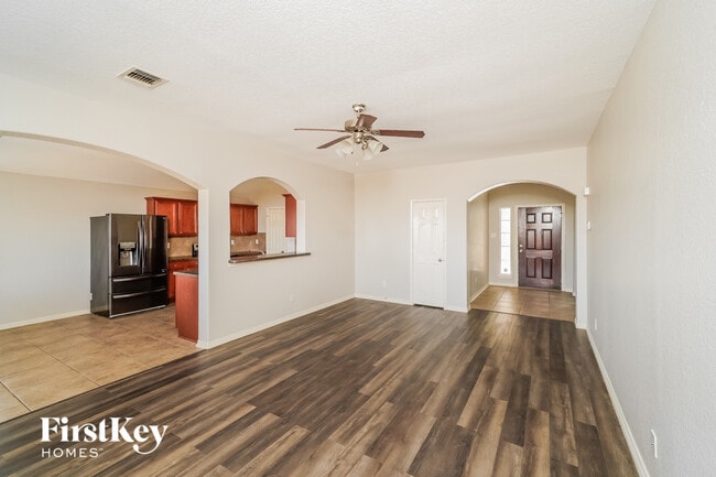 Foto del edificio - 339 Primrose Way