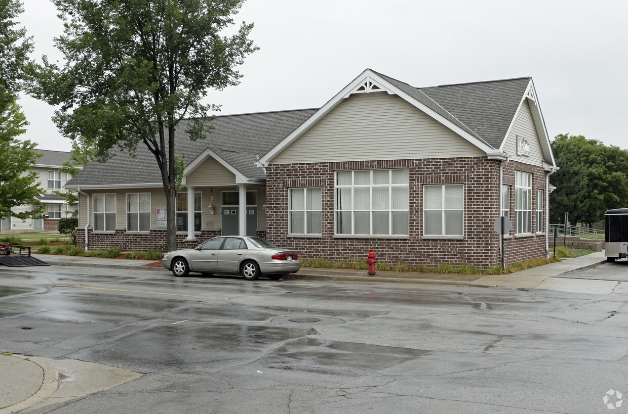 Building Photo - Waico Apartments