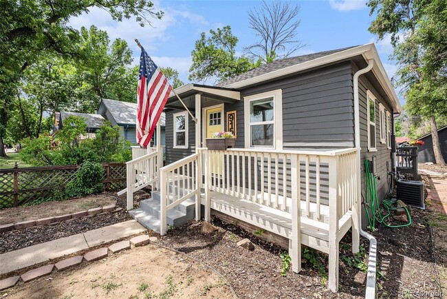 Building Photo - Updated 2 bedroom in Old Town Longmont!