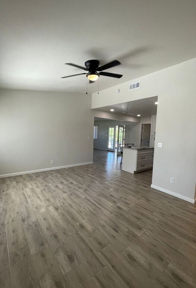 Building Photo - WELCOME HOME TO BULLARD’S BEST-KEPT SECRET!