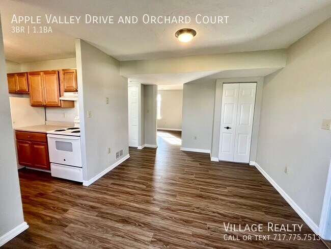 Building Photo - Move-in Ready! Large 3-bed End-unit townho...