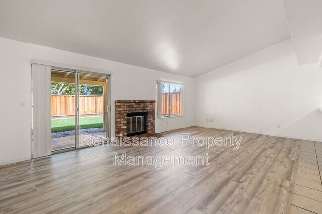 Foto del edificio - 445 W Deerwood Ln