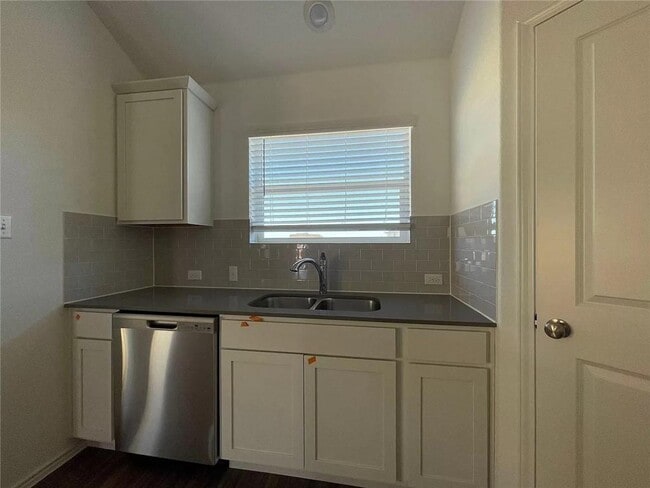 Building Photo - 1003 Wolseley Dr