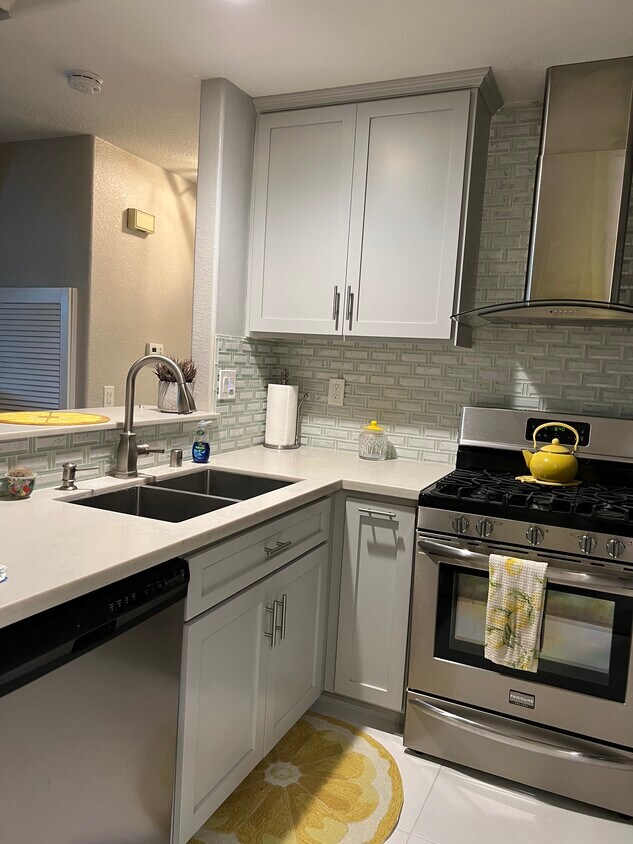 Building Photo - 27 Whippoorwill Ln