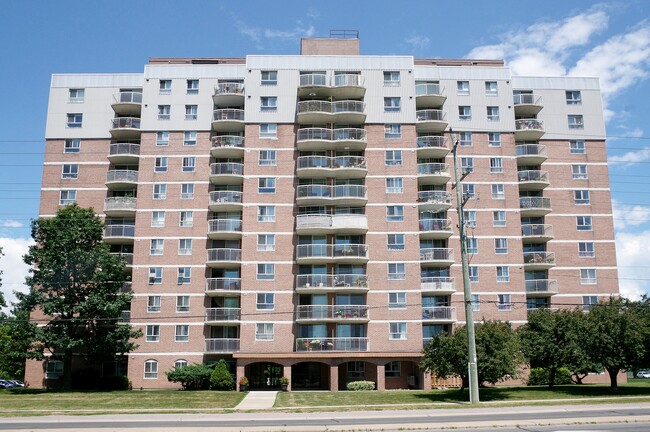 Building Photo - The Overlook