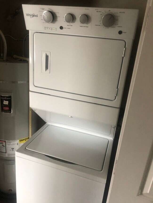 Building Photo - 1510 23rd St SE