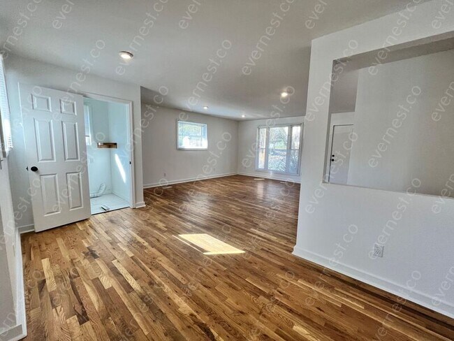 Foto del edificio - 1202 Greenwood Rd