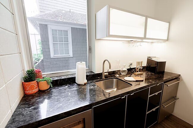 Foto del edificio - 4904 S Shepherd Dr