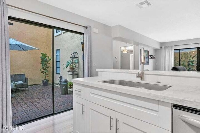 Foto del edificio - 3 br, 3 bath House - 8033 NW 71st Ct