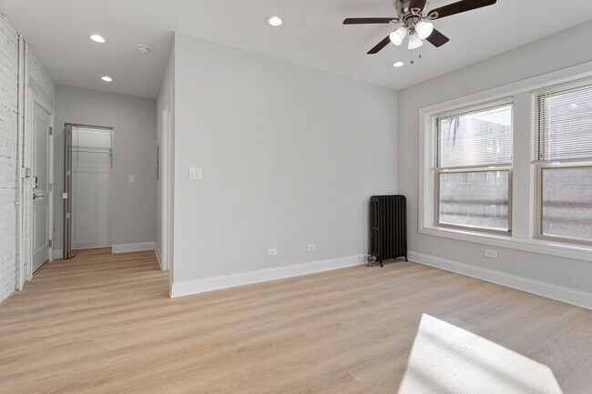 Foto del edificio - 1631 W Chase Ave