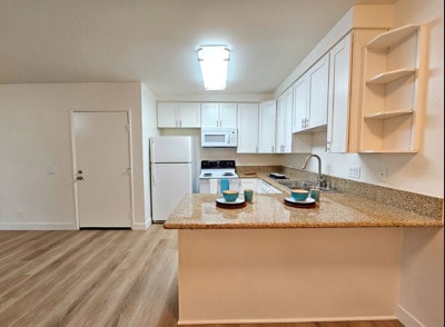 Building Photo - WELCOME TO THE VINE APARTMENTS!