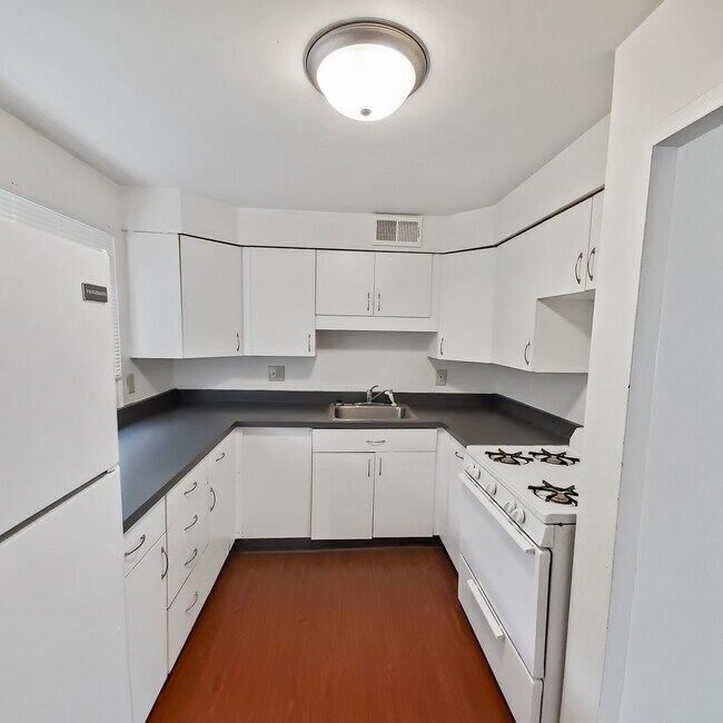 Building Photo - 149 Hemlock St