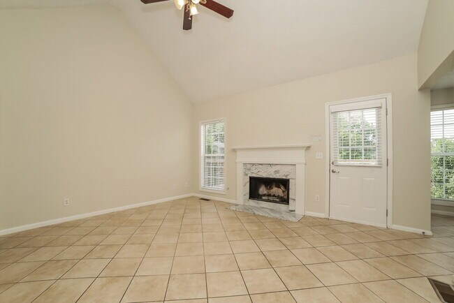 Building Photo - 6845 Sarah Dr